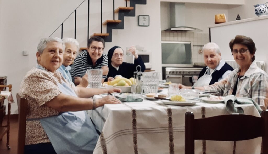 La comunidad de Franciscanas Hijas de la Misericordia de Asís (Italia)